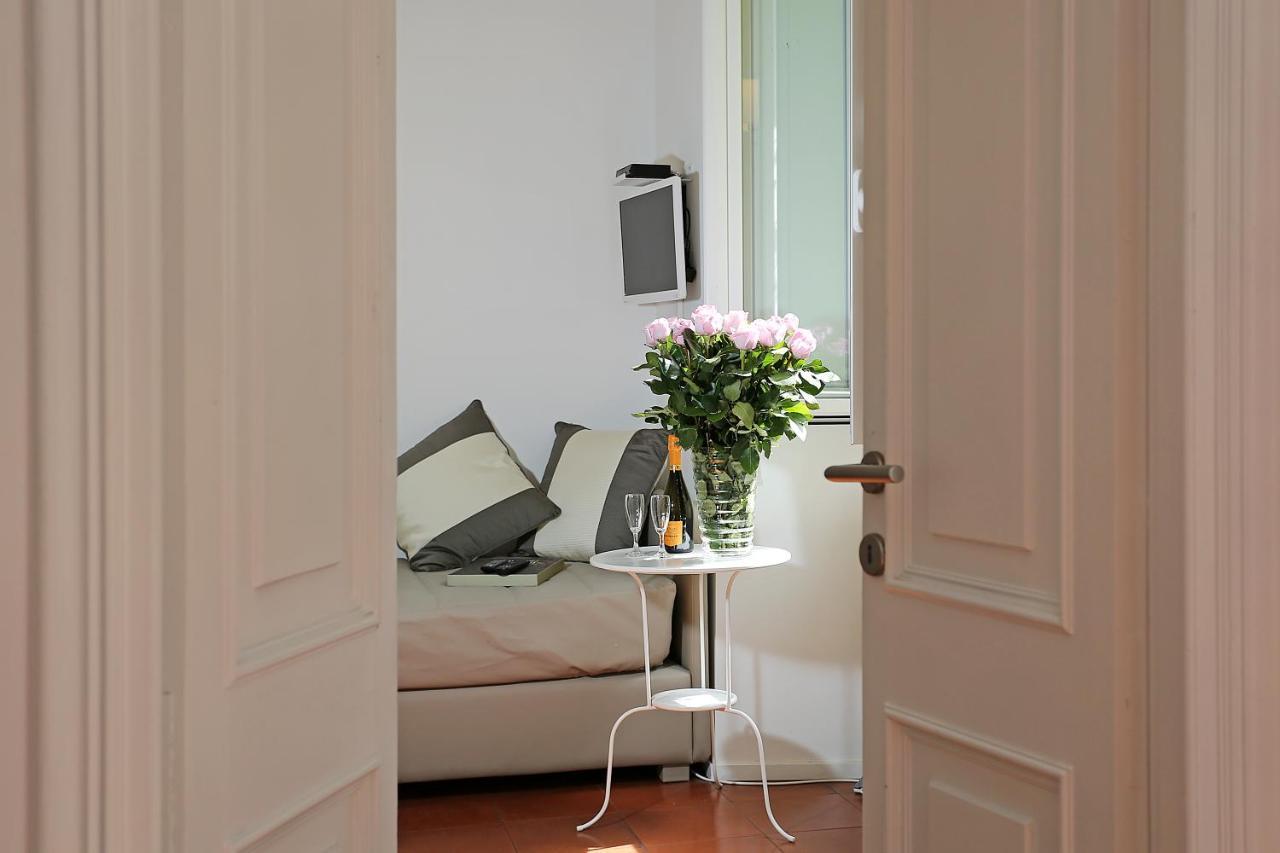 Domus Croce Bed & Breakfast Rome Exterior photo
